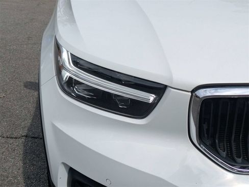 Used 2021 Volvo XC40 T5 Momentum w/ Protection Package Premier image 10