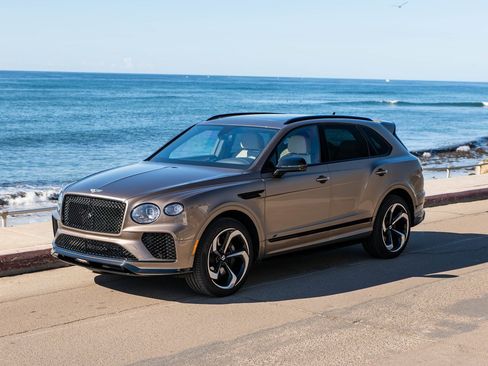 Used 2022 Bentley Bentayga image 1
