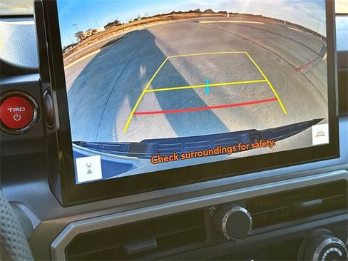 Used 2025 Toyota Tacoma TRD Off-Road image 28