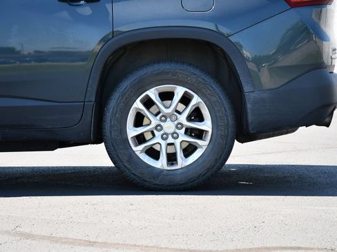 Used 2018 Chevrolet Traverse LT FWD image 11