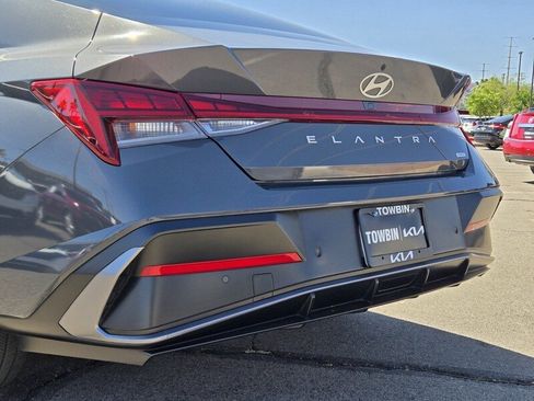 Used 2024 Hyundai Elantra Limited FWD image 6