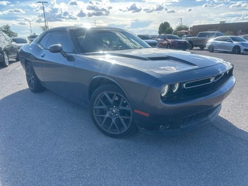 Used 2017 Dodge Challenger R/T RWD image 1