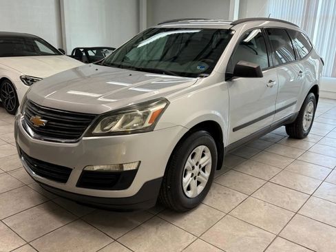 Used 2013 Chevrolet Traverse LS FWD image 3