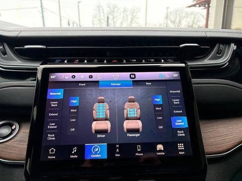 Used 2022 Jeep Grand Cherokee Summit w/ Luxury Tech Group V image 35