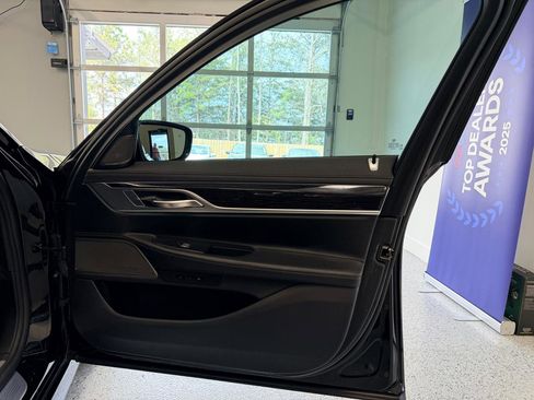 Used 2019 BMW 740i w/ M Sport Package image 30