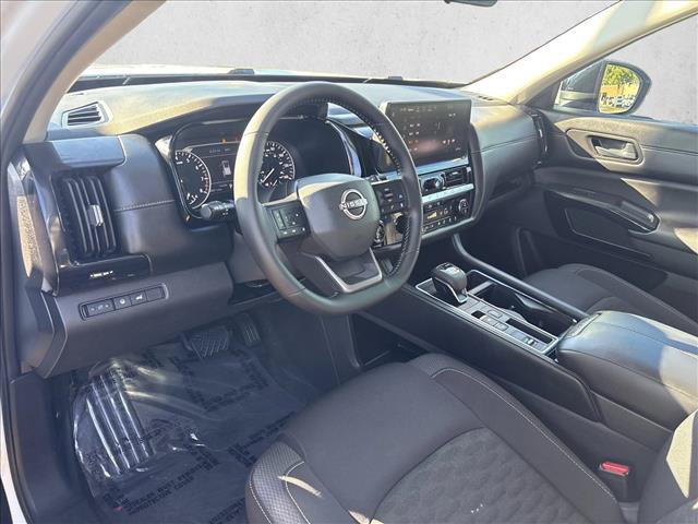 Used 2026 Nissan Pathfinder SV FWD image 9