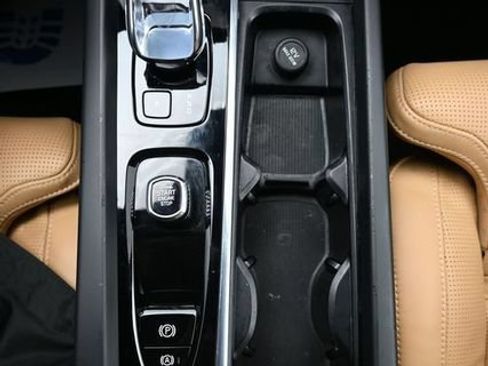 Used 2024 Volvo XC60 B5 Ultimate AWD/4WD image 12