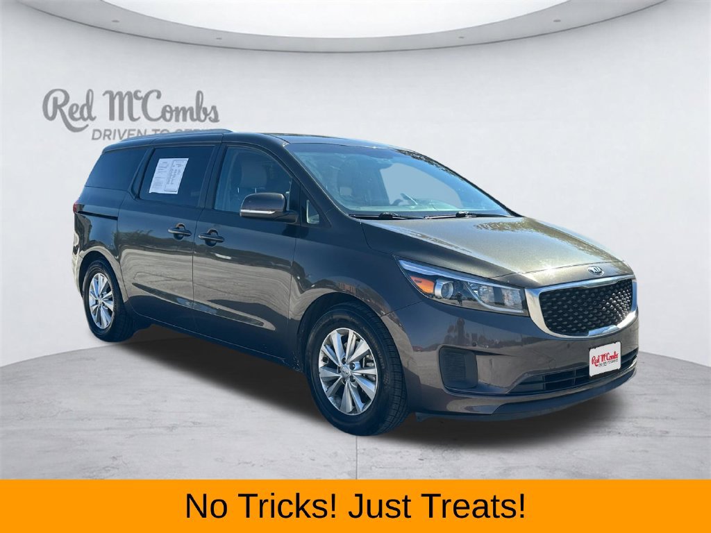 Used 2017 Kia Sedona LX w/ LX Essentials Premium Package FWD image 3