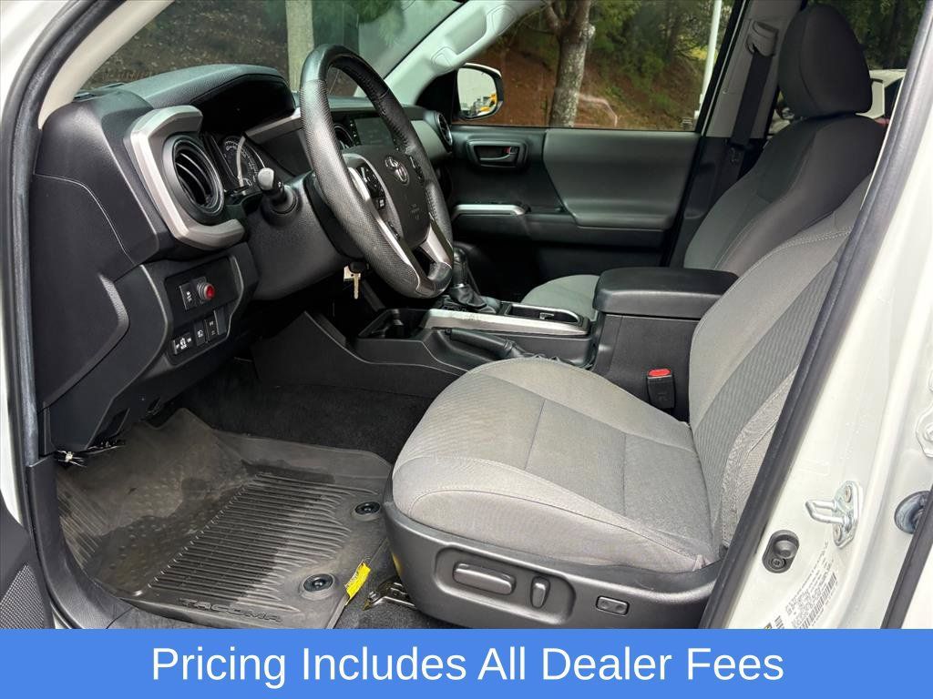 Used 2022 Toyota Tacoma SR5 AWD/4WD image 14