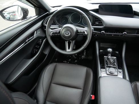 Used 2025 MAZDA MAZDA3 2.5 S Hatchback w/ Premium Pkg image 9