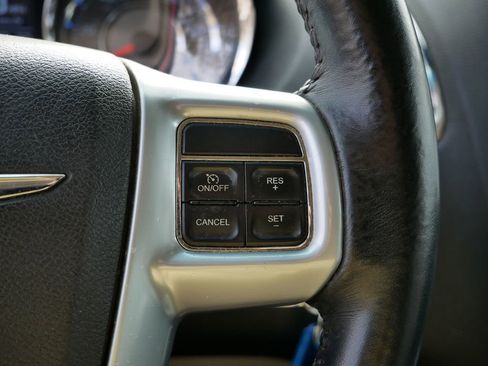 Used 2013 Chrysler Town & Country Touring image 25