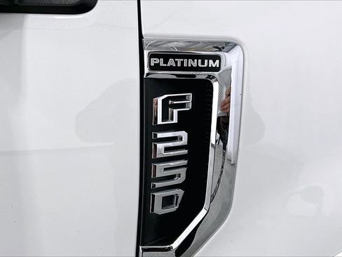 Used 2022 Ford F250 Platinum w/ Tremor Off-Road Package image 9