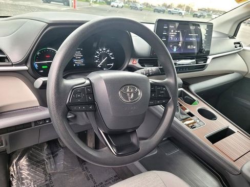 Certified 2024 Toyota Sienna LE image 11