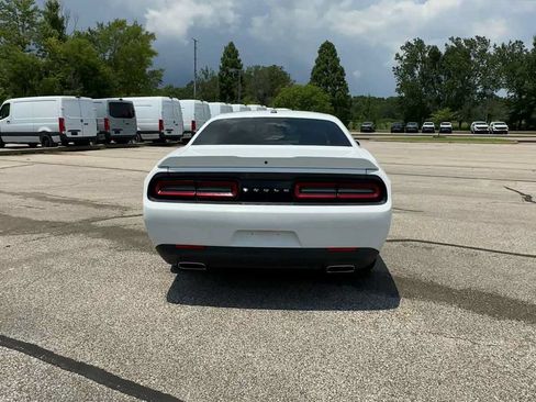 Used 2019 Dodge Challenger SXT RWD image 7
