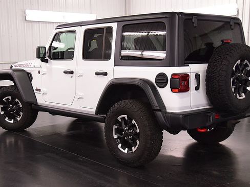 Used 2026 Jeep Wrangler Unlimited Rubicon AWD/4WD image 5