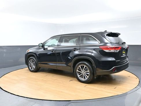 Used 2019 Toyota Highlander XLE AWD/4WD image 6