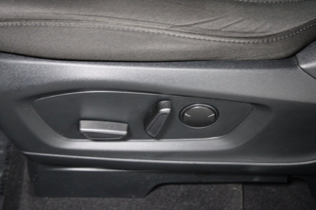 Used 2024 Ford Explorer XLT RWD image 33