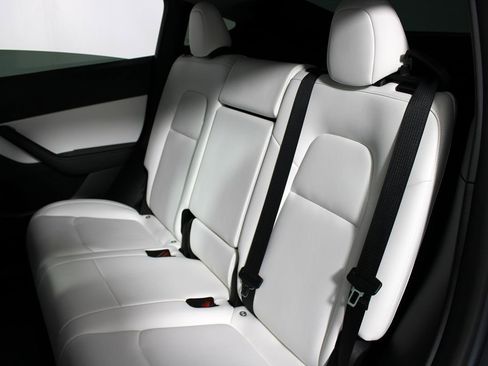 Used 2022 Tesla Model Y Performance image 25