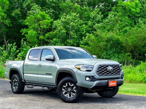 Used 2022 Toyota Tacoma TRD Off-Road AWD/4WD image 1