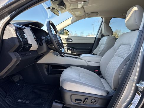 Used 2022 Nissan Pathfinder SV image 16