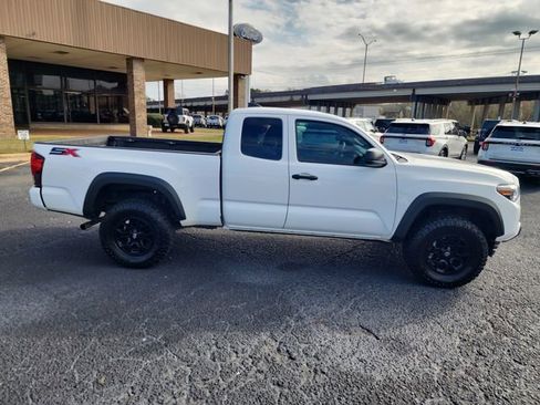 Used 2022 Toyota Tacoma 2WD Access Cab image 6