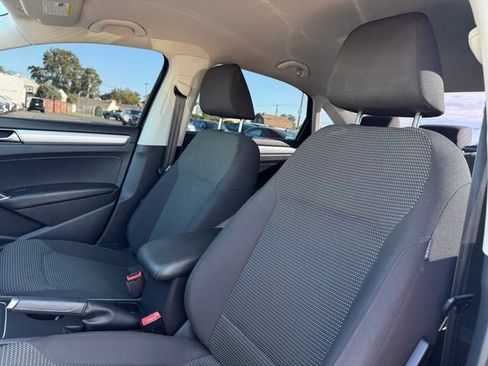 Used 2017 Volkswagen Passat 1.8T S FWD image 16