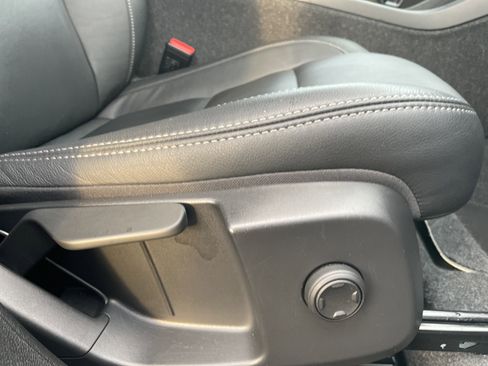 Used 2025 Volvo XC40 B5 Core image 13