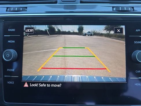 Used 2021 Volkswagen Tiguan image 23