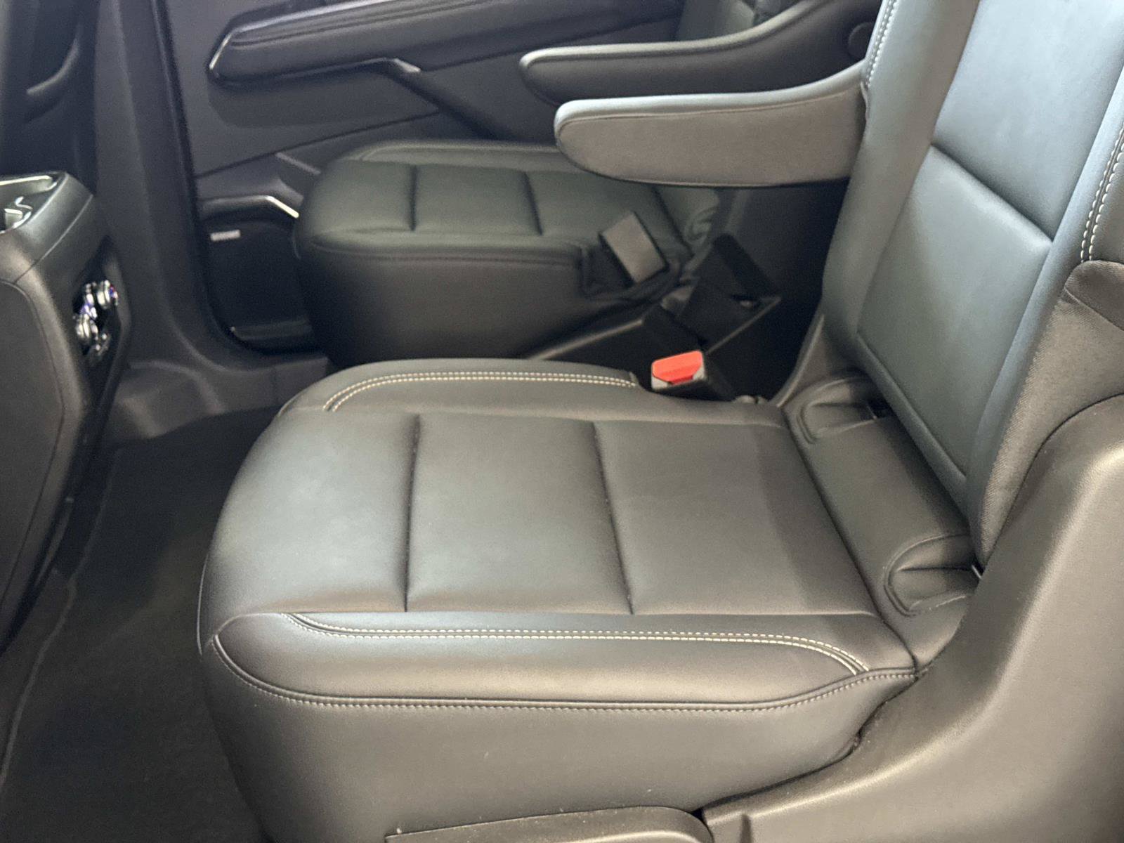 Used 2026 GMC Acadia Elevation w/ Elevation Premium Package FWD image 5