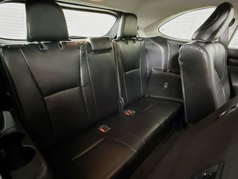 Used 2022 Toyota Highlander XLE AWD/4WD image 29