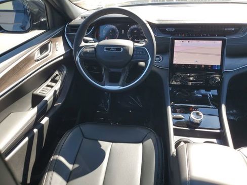 New 2025 Jeep Grand Cherokee Limited w/ Black Appearance Package image 18