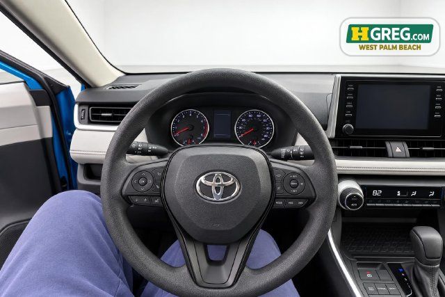 Used 2019 Toyota RAV4 XLE w/ Convenience Package FWD image 11