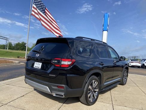 Used 2023 Honda Pilot Touring image 11