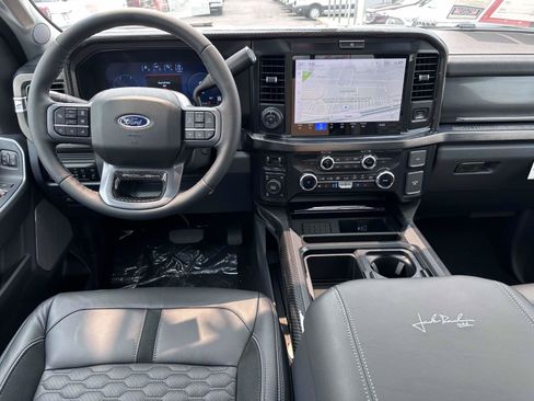 New 2026 Ford F250 Lariat w/ Black Appearance Package AWD/4WD image 17