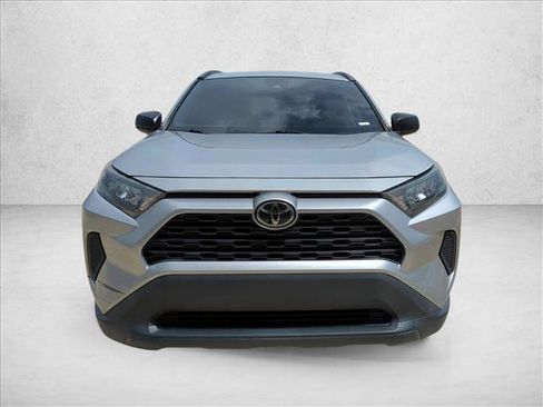 Used 2021 Toyota RAV4 LE FWD image 2
