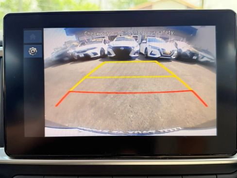 Used 2025 Hyundai Venue SEL FWD image 23