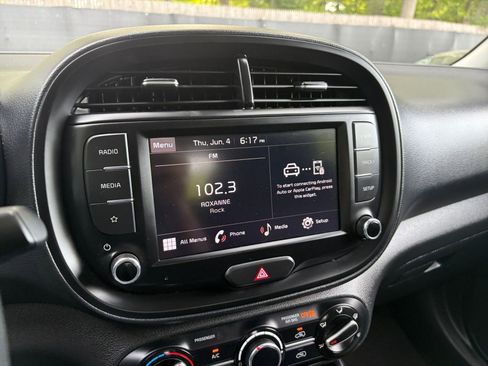 Used 2025 Kia Soul LX w/ LX Technology Package FWD image 20
