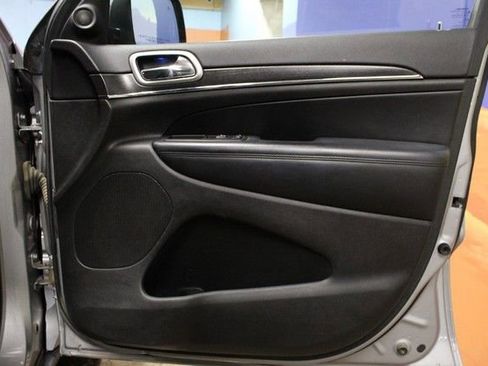 Used 2018 Jeep Grand Cherokee Limited image 10