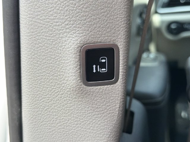 Used 2024 Chrysler Pacifica Touring-L FWD image 37