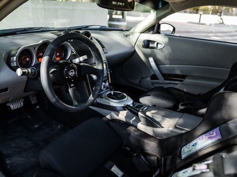 Used 2006 Nissan 350Z Touring w/ (N93) Cargo Convenience Pkg image 2