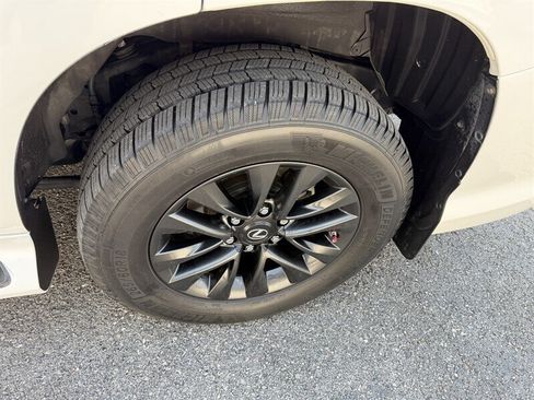 Used 2014 Lexus GX 460 Luxury w/ Driver Support Package image 15