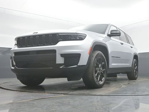 Used 2024 Jeep Grand Cherokee L Laredo AWD/4WD image 48
