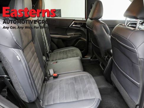 Used 2023 Mitsubishi Outlander SE image 22