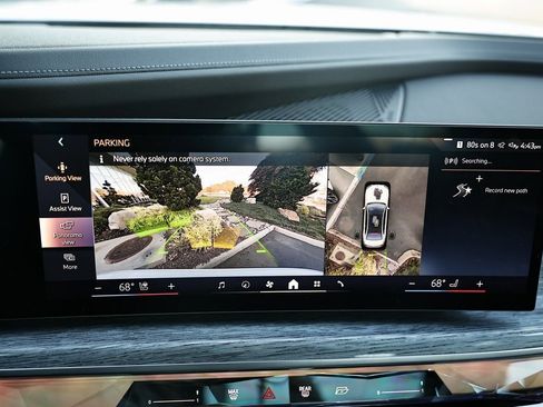 Used 2025 BMW i7 eDrive50 w/ Premium Package image 38