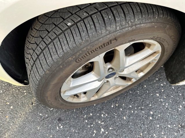 Used 2014 Ford Fusion SE w/ Equipment Group 202A FWD image 2