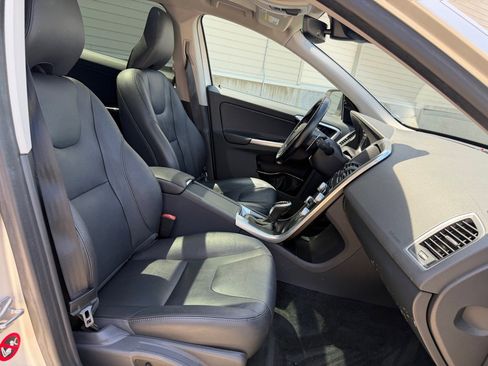 Used 2015 Volvo XC60 T6 AWD/4WD image 30