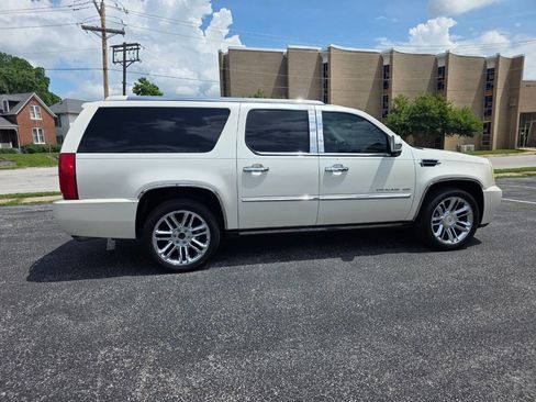 Used 2010 Cadillac Escalade ESV Platinum AWD/4WD image 6