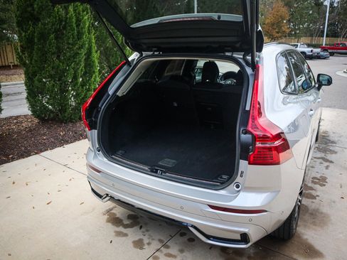 Used 2025 Volvo XC60 B5 Plus image 31