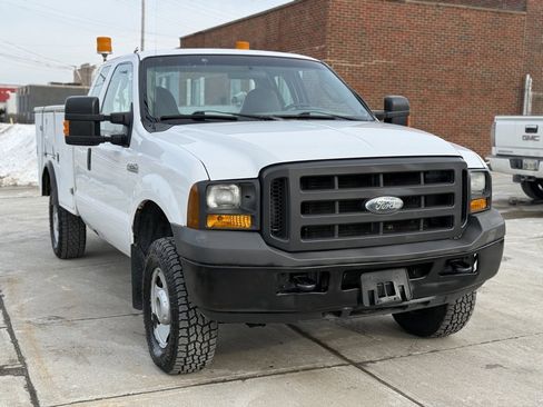 Used 2005 Ford F250 XL image 3