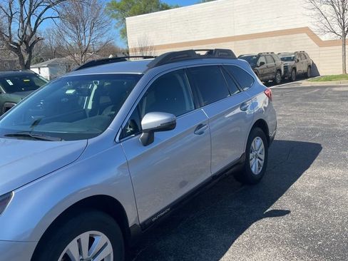 Used 2019 Subaru Outback 2.5i Premium image 3